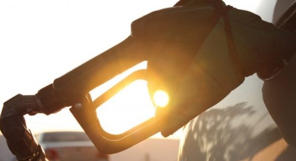 Gasolina cai 1,41% e diesel 1,32% a partir de amanhã