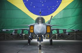 FAB confirma veracidade de áudios vazados durante voo de Lula