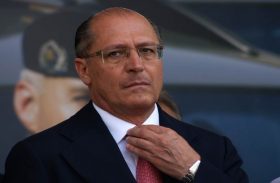 Ideal é que Aécio não seja candidato, diz Alckmin em entrevista