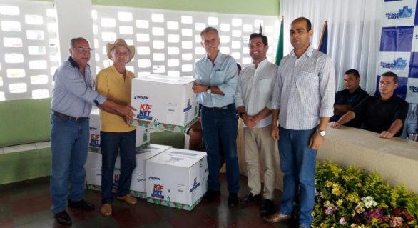Governo de Alagoas entrega kits de irrigação e alevinos a produtores de São José da Laje