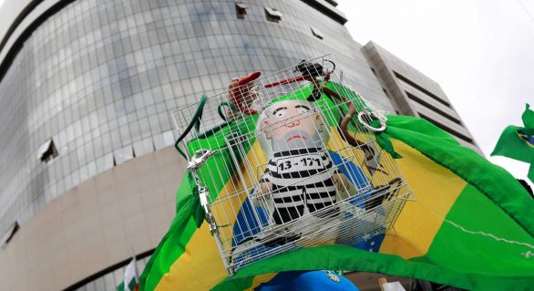 Grupos de WhatsApp mobilizaram vaquinha para protesto contra Lula