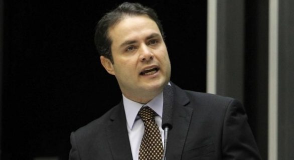 Começa a reforma administrativa: Renan Filho nomeia novo secretário