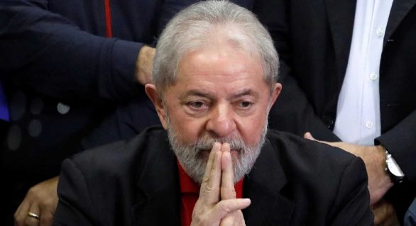 Juiz retira assessores, motoristas e benefícios de Lula