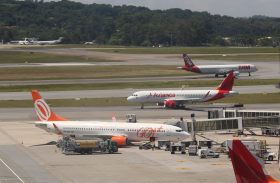 8 aeroportos estão sem combustível nesta segunda (28), diz Infraero