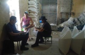 Trabalho escravo: funcionários recebiam 4 reais para raspar 200 kg de mandioca