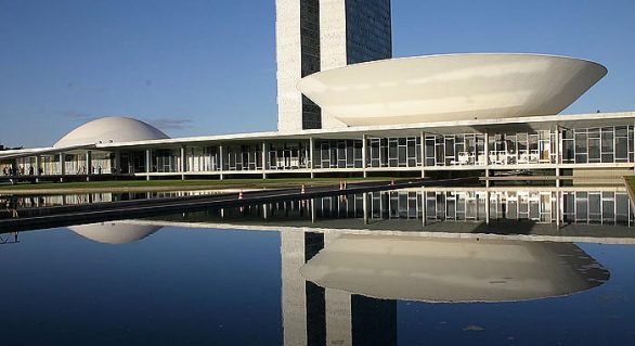 Enquete testa 35 nomes para deputado federal em Alagoas