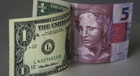 Dólar continua em alta e chega a R$ 3,66