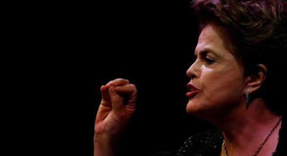 Infelizmente eu assinei a lei que criou a delação, diz Dilma