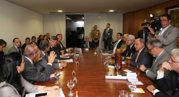 Temer participa de reunião do gabinete de crise em Brasília
