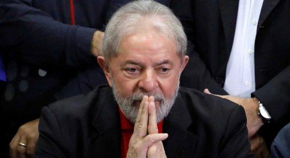 É muito sofrido assistir ao jogo do Brasil sem um amigo, diz Lula
