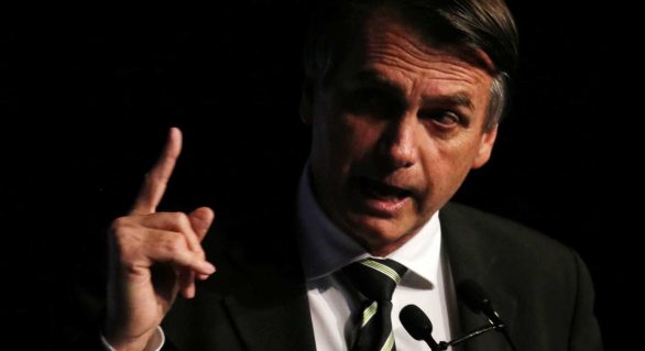 Aqui no Brasil não existe isso de racismo, diz Bolsonaro