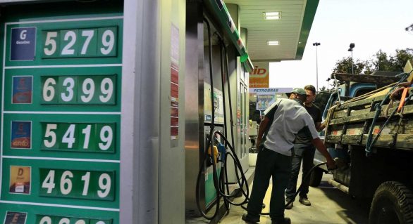 Petrobras anuncia aumento de 2,25% no preço da gasolina nas refinarias