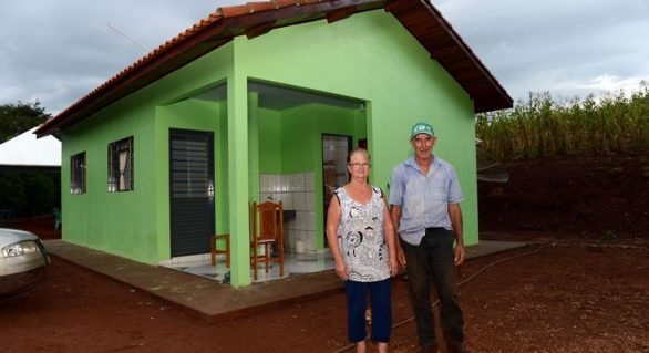 Agricultores do sertão recebem casas do PNHR