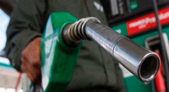 Petrobras anuncia aumento de 1,3% no preço da gasolina nas refinarias