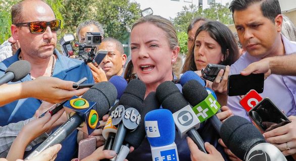 Gleisi representará Lula em evento com pré-candidatos à Presidência