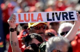 Lula não deve ter pedido de liberdade acatado pelo STF, diz colunista