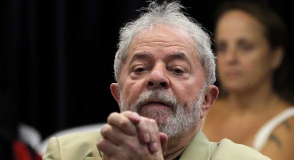Lula assistiu jogo entre Espanha e Portugal na cela, com advogado