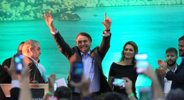 Jair Bolsonaro é anunciado como candidato à Presidência por aclamação