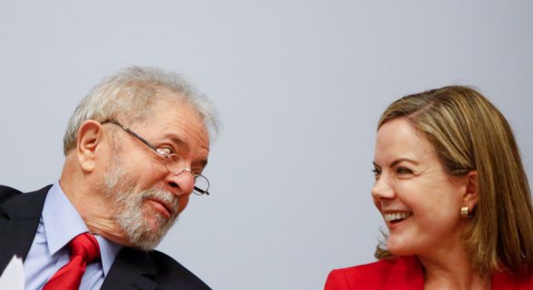 Em Cuba, Gleisi defende liberdade de Lula e candidatura à Presidência