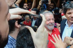 Haddad deve fechar hoje estratégia para inscrição de Lula na eleição