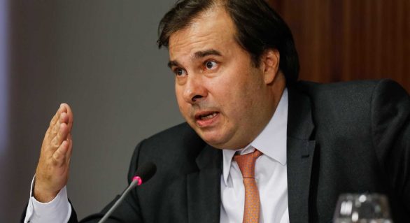 Rodrigo Maia desiste de ser candidato à Presidência