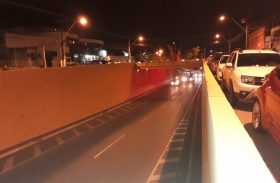 Setembro Vermelho: viadutos recebem iluminação especial