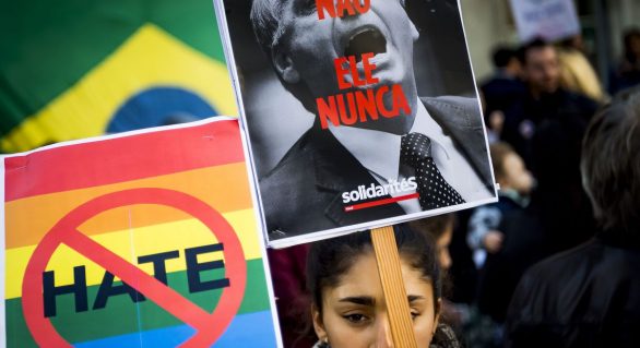 Brasileiros no exterior protestam contra ditadura e pela democracia