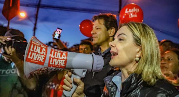 PT anuncia ações contra Bolsonaro por apologia ao crime e à violência