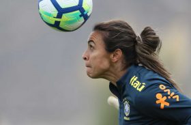 Após faturar prêmio da Fifa, Marta é finalista ao Bola de Ouro