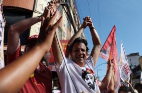 ‘Bolsonaro não fez 10% do que eu fiz pelo Rio’, diz Haddad na Baixada