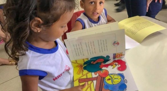 Campanha da Seprev doa livros educativos para crianças atendidas por ONG