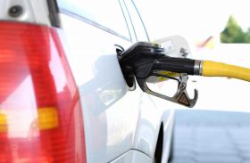 Postos seguram repasse da queda da gasolina e aumentam margem de lucro