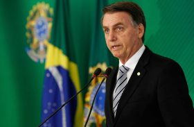 Cirurgia de Bolsonaro é adiada para 2019