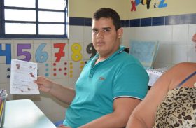 Estudante com autismo supera diagnóstico e aprende a ler