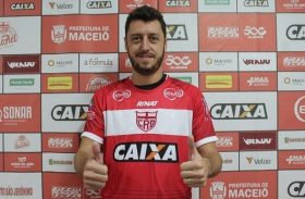 CRB anuncia renovação de contrato com o meia Felipe Menezes
