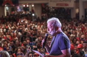 Em carta de Natal, Lula pede que militantes não temam valentões