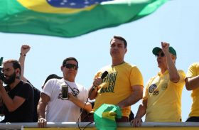 Não fiz nada de errado, diz Flávio Bolsonaro sobre ex-assessor