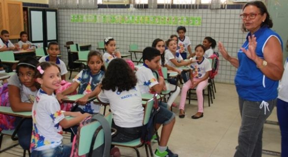 Mais de 15 mil professores da rede estadual de ensino de Alagoas estão à espera do rateio do Fundeb de 2018