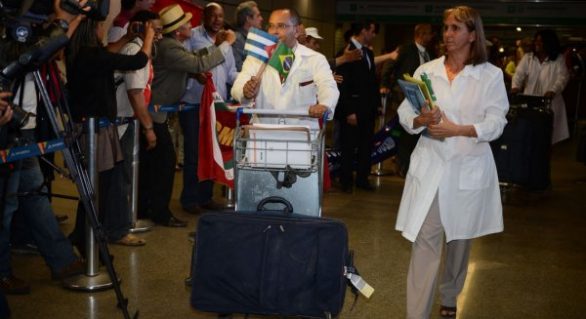 Governo estuda regularizar permanência de médicos cubanos no Brasil
