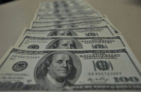 Bolsa de Valores abre em queda e dólar sobe para R$ 3,69