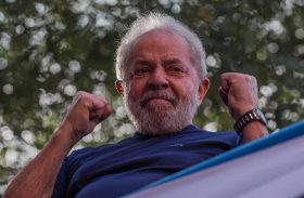 Em carta a Jean Wyllys, Lula pede enfrentamento a Bolsonaro
