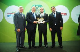 Edgar Filho recebe troféu de Liderança Institucional