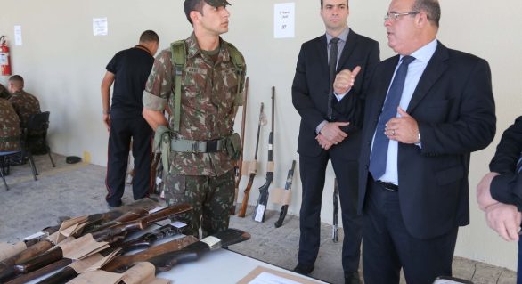 Corregedoria entrega 200 armas e quase 3 mil munições ao Exército