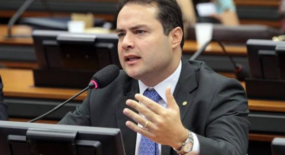 Renan Filho desiste de fazer alterações em seu governo