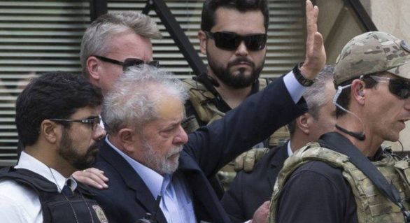 Após funeral do neto, Lula retorna para Curitiba