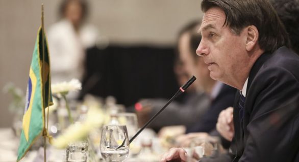 Bolsonaro diz que fim de visto para turistas beneficiará economia