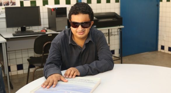 Centro Cyro Accioly oferta cursos de atendimento a pessoas cegas