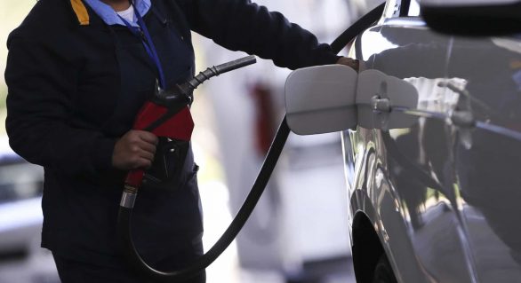 Preço da gasolina sobe pela 4ª semana e acumula alta de 3,5%