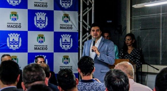 Prefeito Rui Palmeira dá posse a novos secretários municipais
