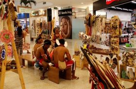 Exposição em shopping leva arte indígena para população de Alagoas